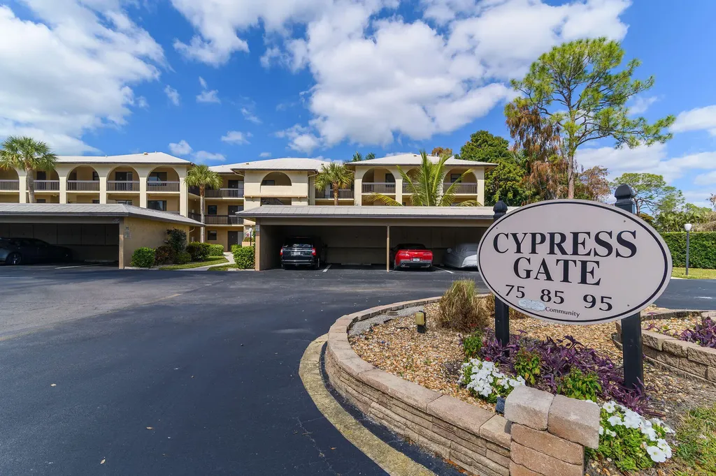 85 Saint Andrews Boulevard Naples FL 34113