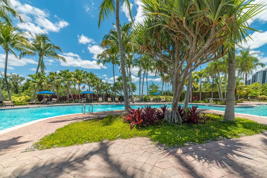 1269 Rialto Way Naples FL 34114