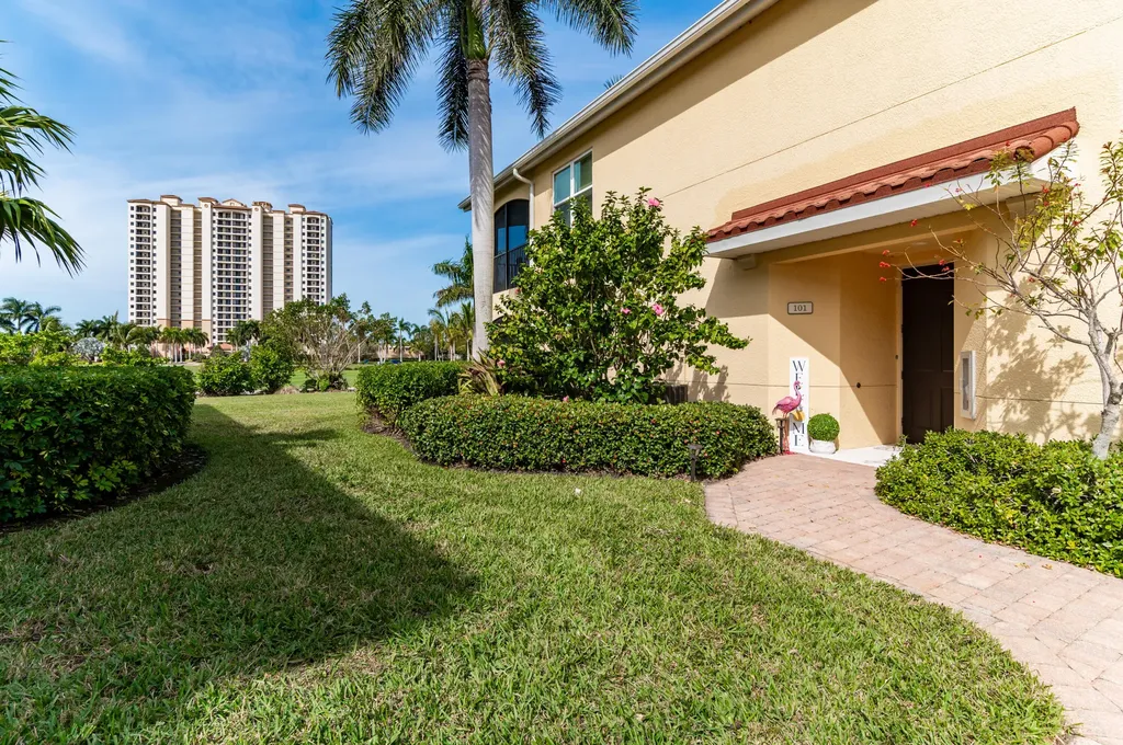 1269 Rialto Way Naples FL 34114