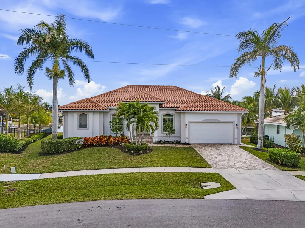 Marco Island FL, 829 Wintergreen Court