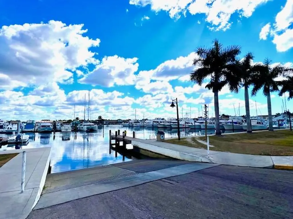 193 Eveningstar Cay Naples FL 34114