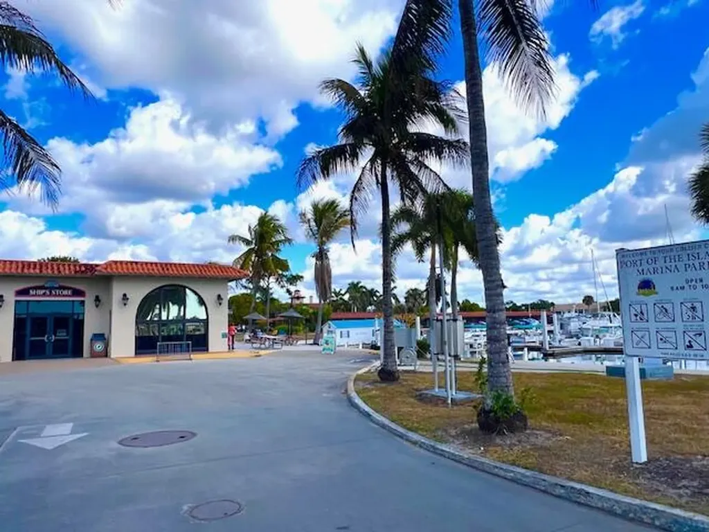 193 Eveningstar Cay Naples FL 34114