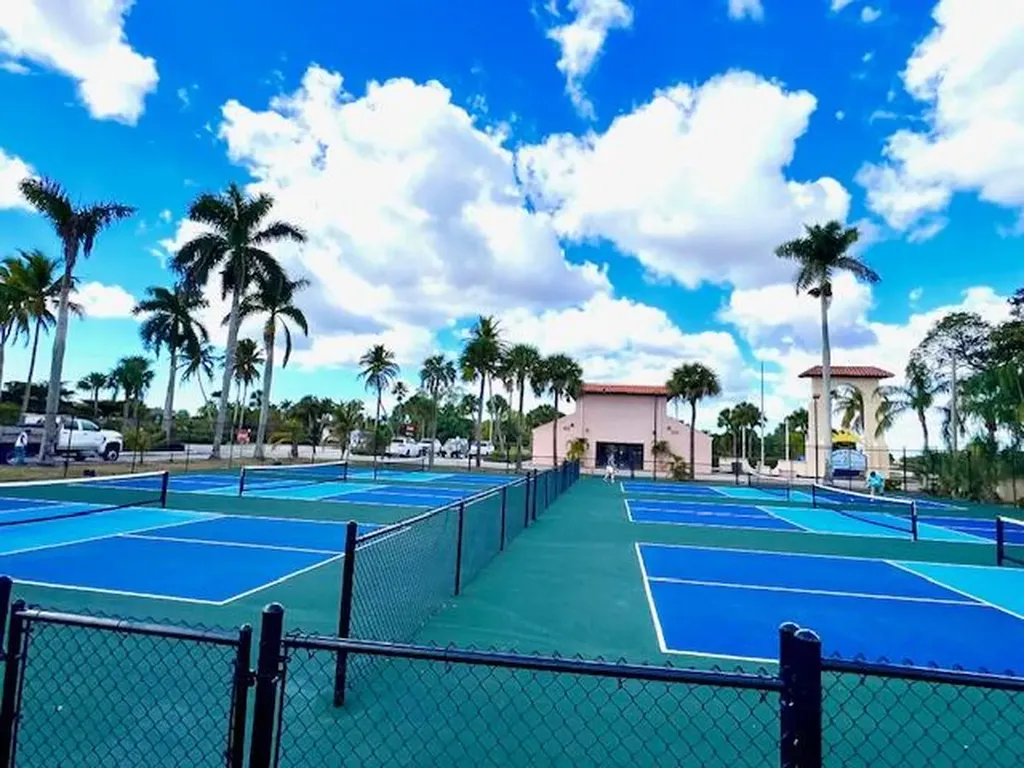 193 Eveningstar Cay Naples FL 34114