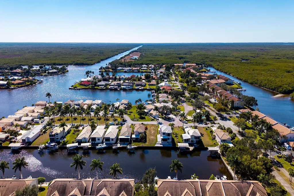 193 Eveningstar Cay Naples FL 34114