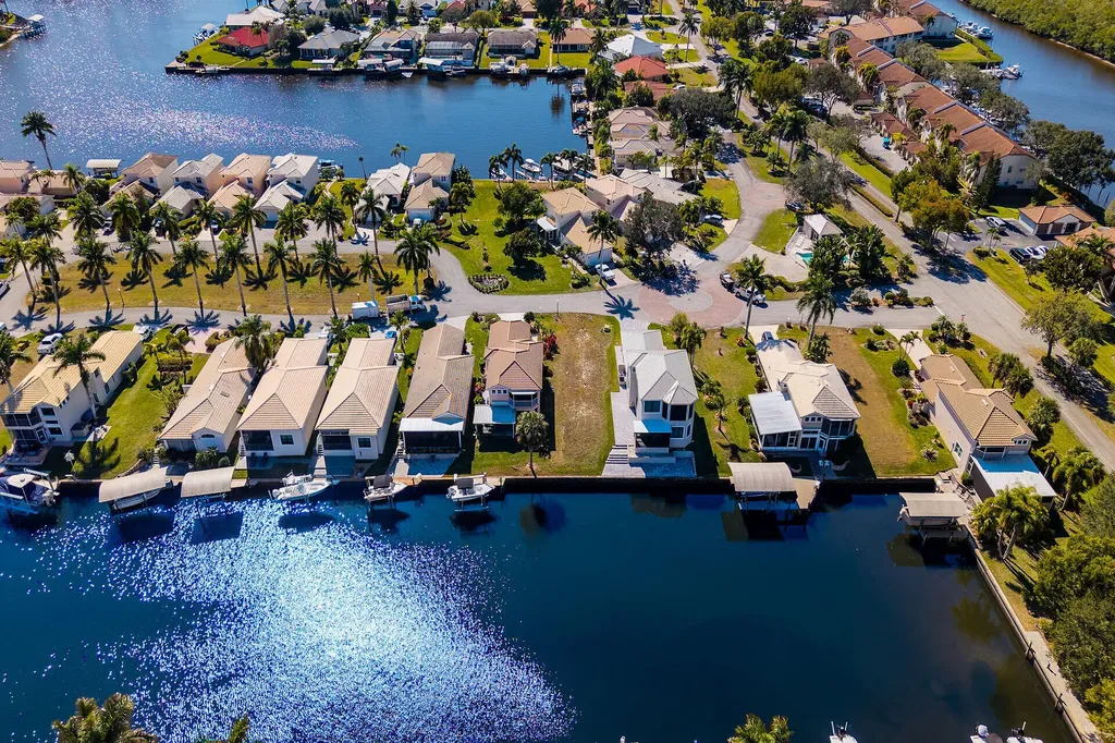 193 Eveningstar Cay Naples FL 34114