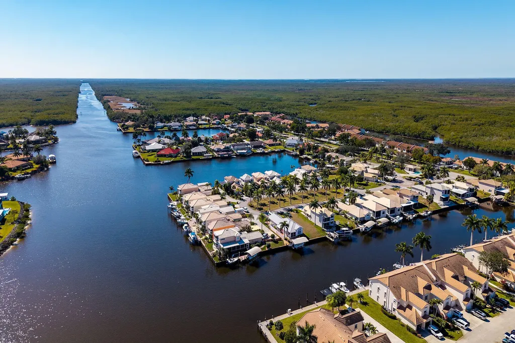 193 Eveningstar Cay Naples FL 34114