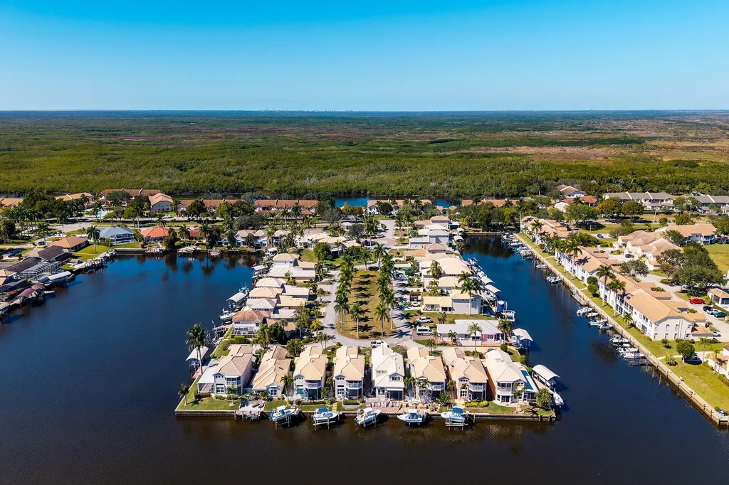 193 Eveningstar Cay Naples FL 34114