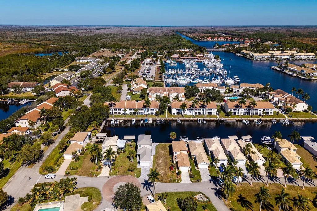 193 Eveningstar Cay Naples FL 34114