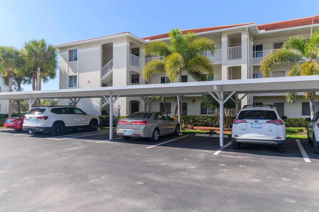 1001 Eastham Way Naples FL 34104