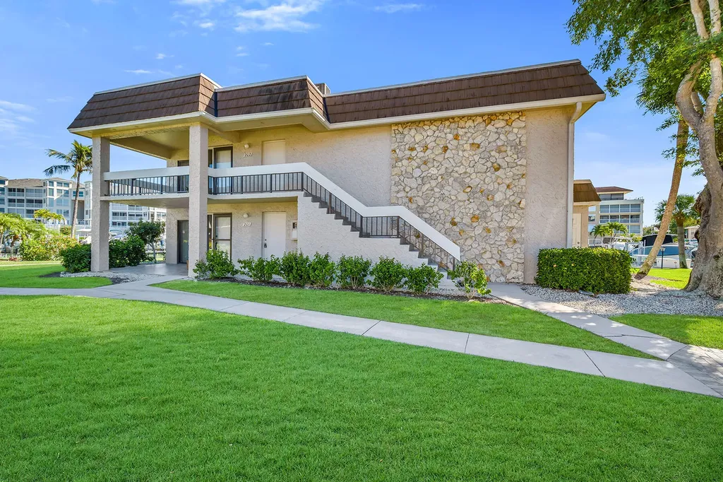 881 Panama Court Marco Island FL 34145