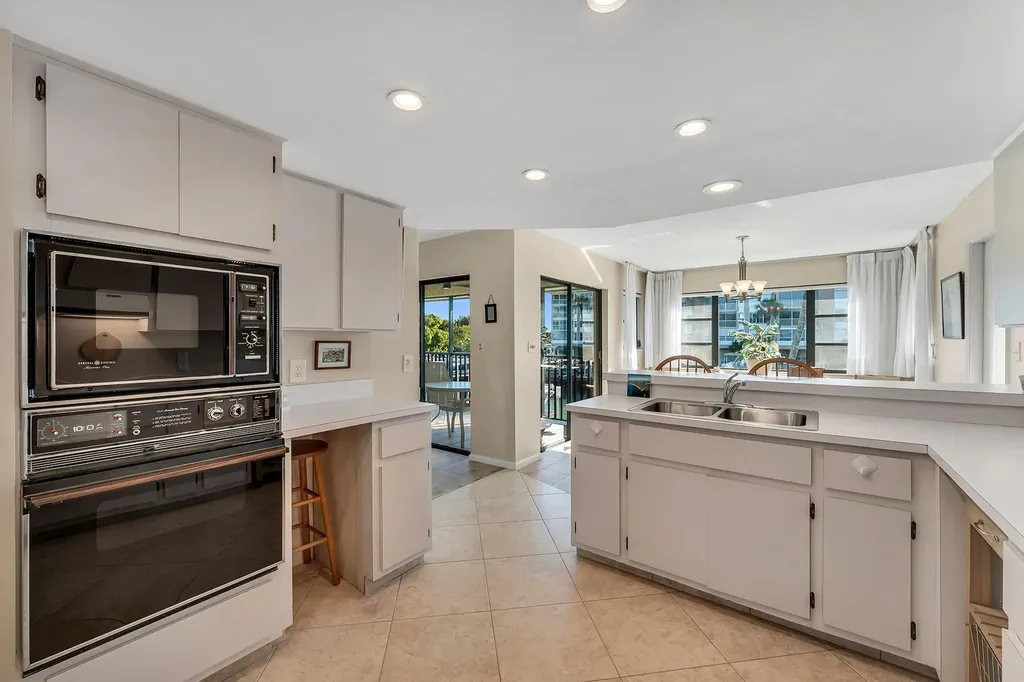 881 Panama Court Marco Island FL 34145