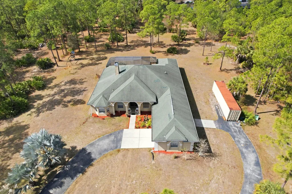 1485 Desoto Boulevard N Naples FL 34120