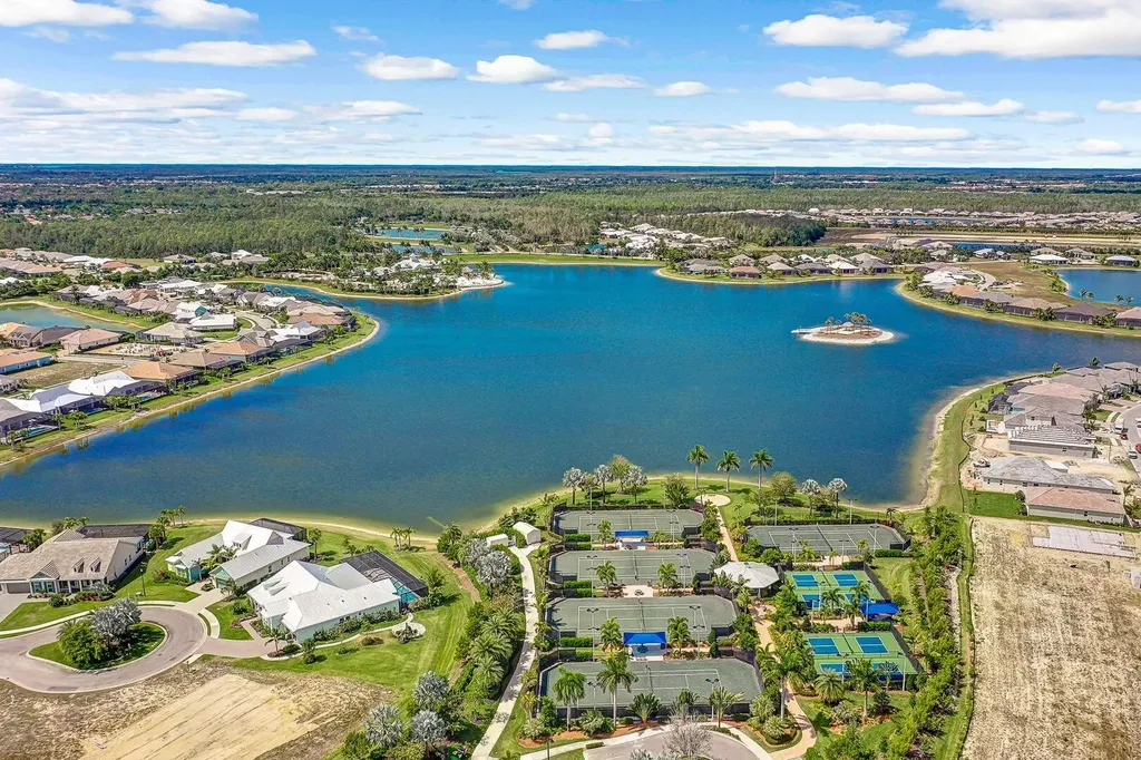 14327 Laguna Springs Lane Naples FL 34114