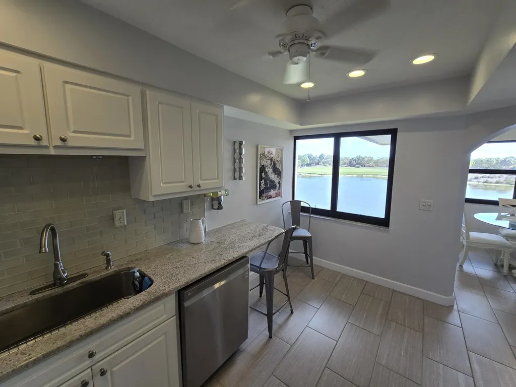 1532 Mainsail Naples FL 34114