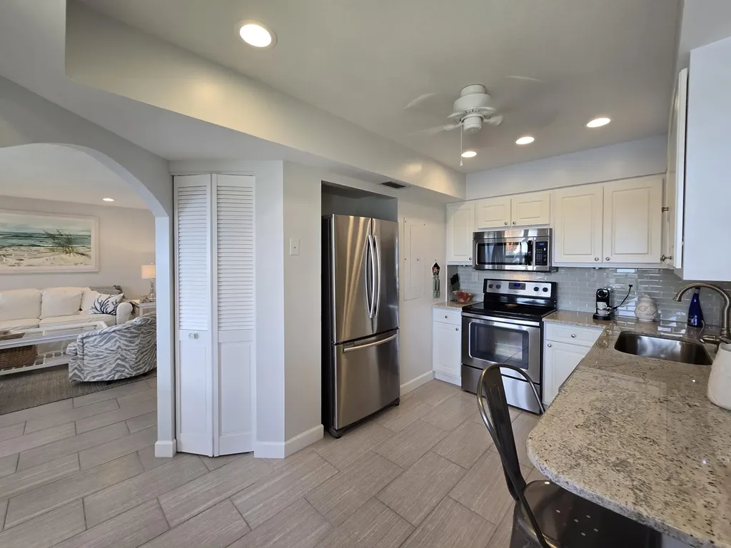 1532 Mainsail Naples FL 34114