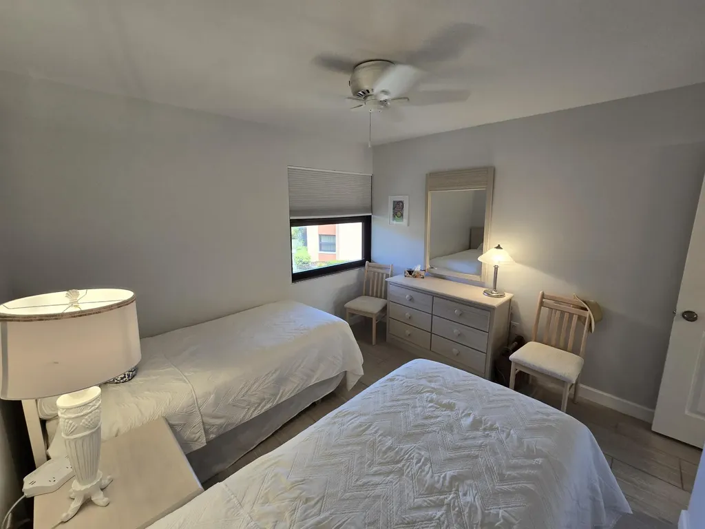 1532 Mainsail Naples FL 34114