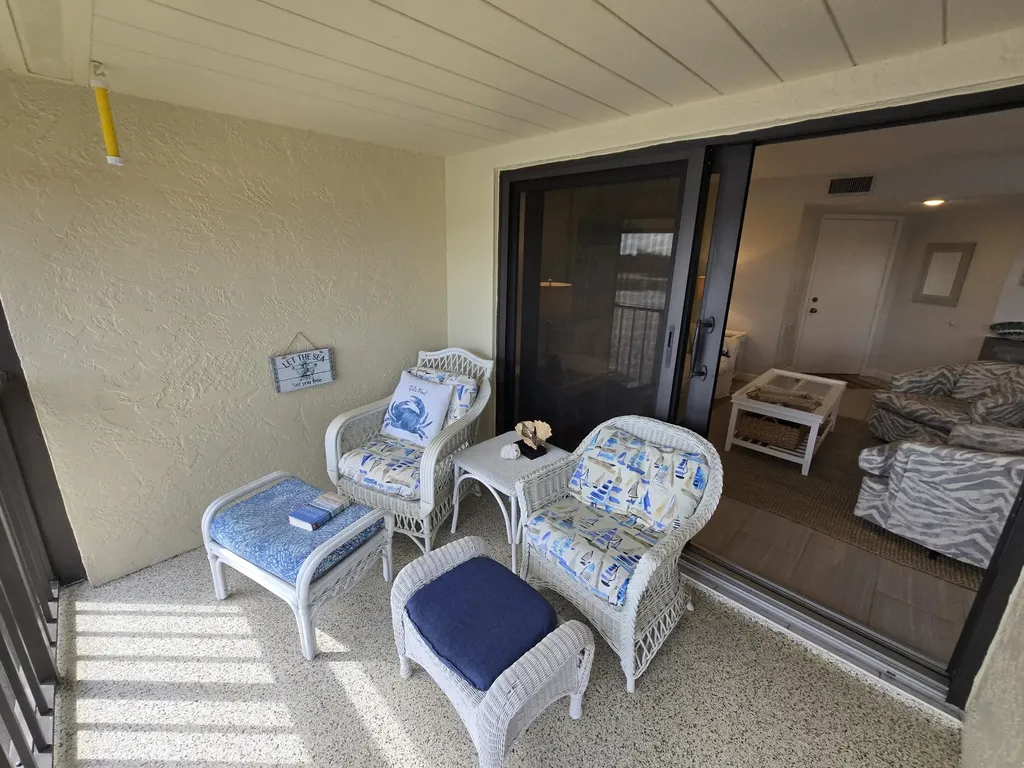 1532 Mainsail Naples FL 34114