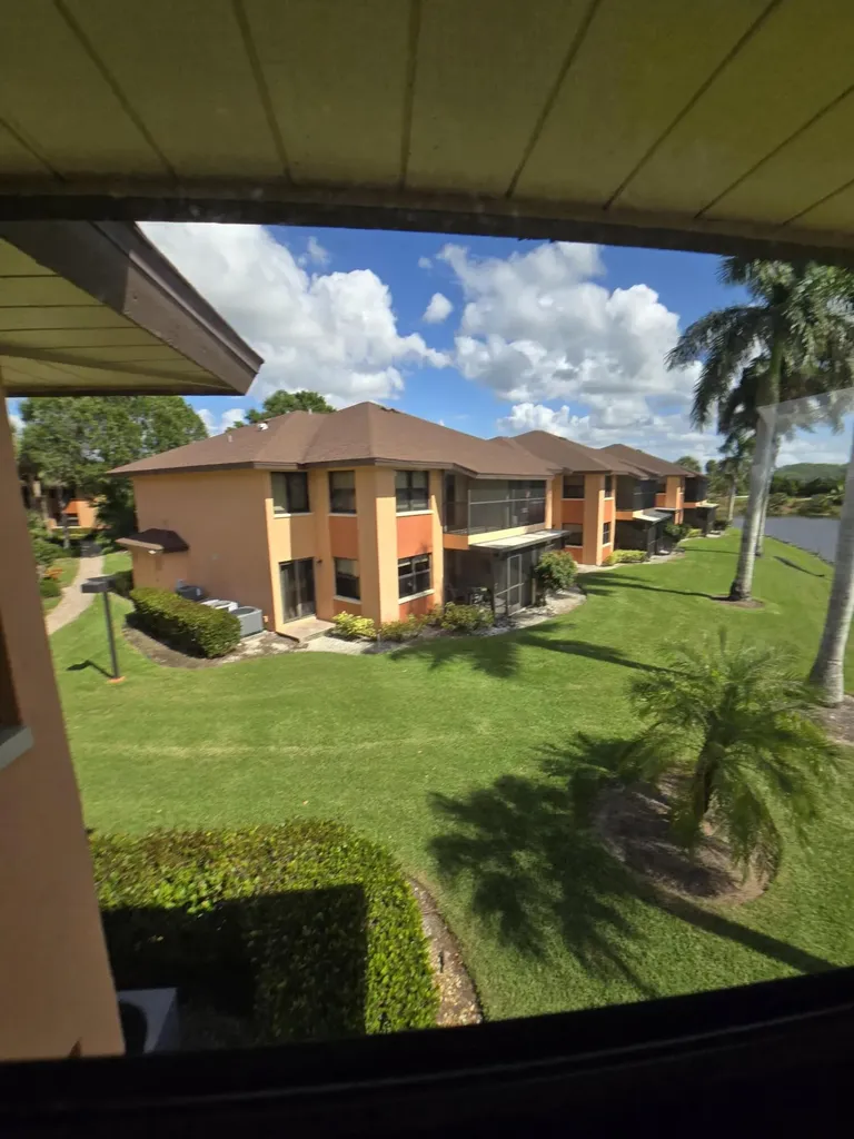 1532 Mainsail Naples FL 34114