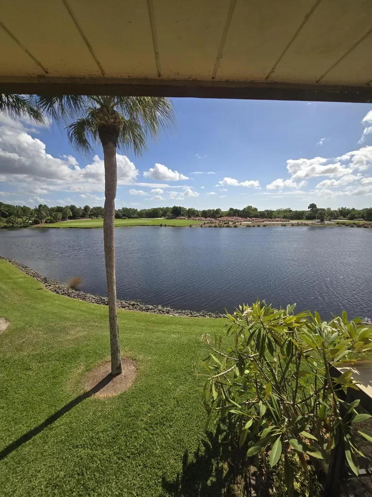 1532 Mainsail Naples FL 34114