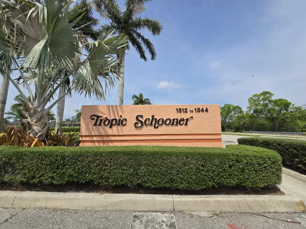 1532 Mainsail Naples FL 34114