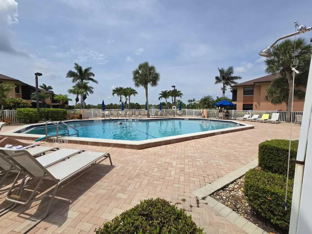 1532 Mainsail Naples FL 34114