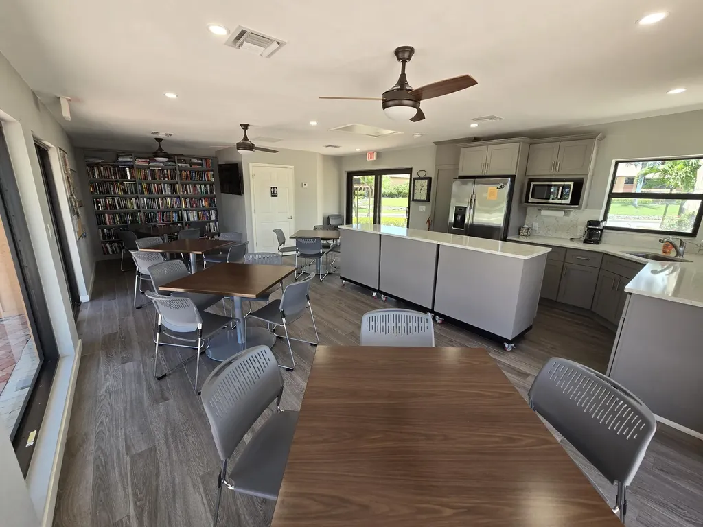 1532 Mainsail Naples FL 34114