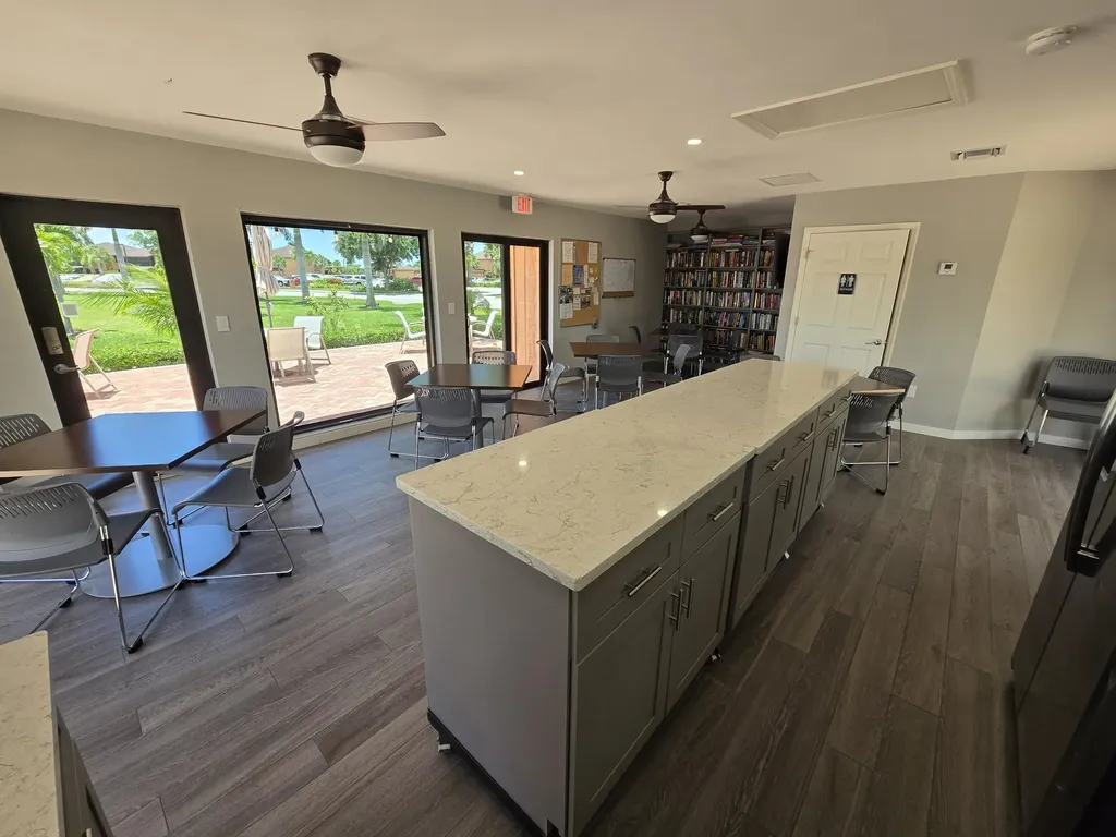 1532 Mainsail Naples FL 34114