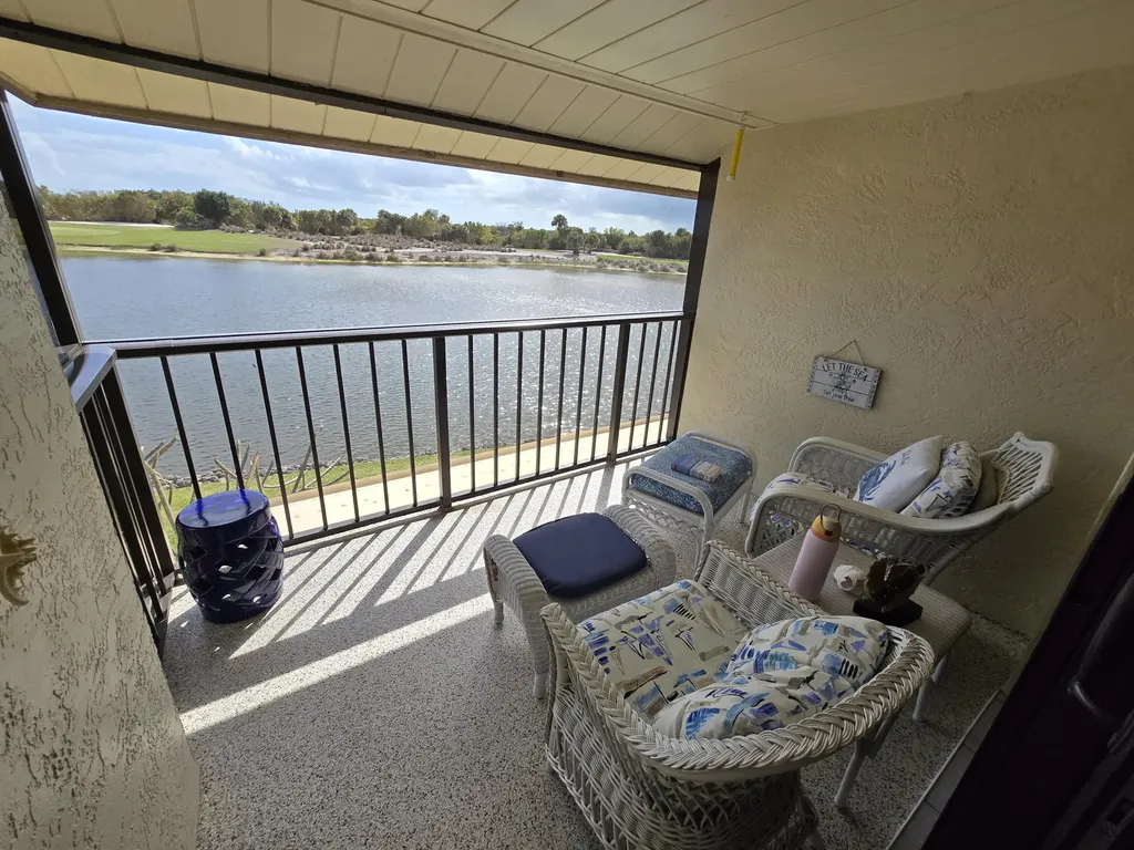 1532 Mainsail Naples FL 34114