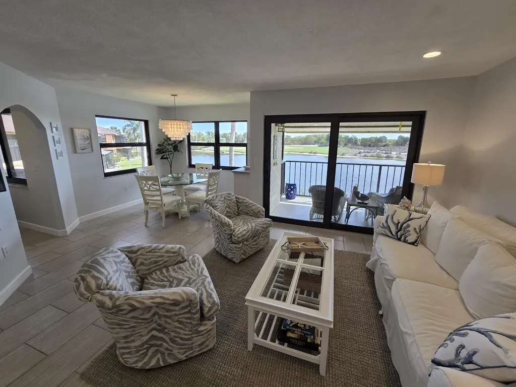 1532 Mainsail Naples FL 34114