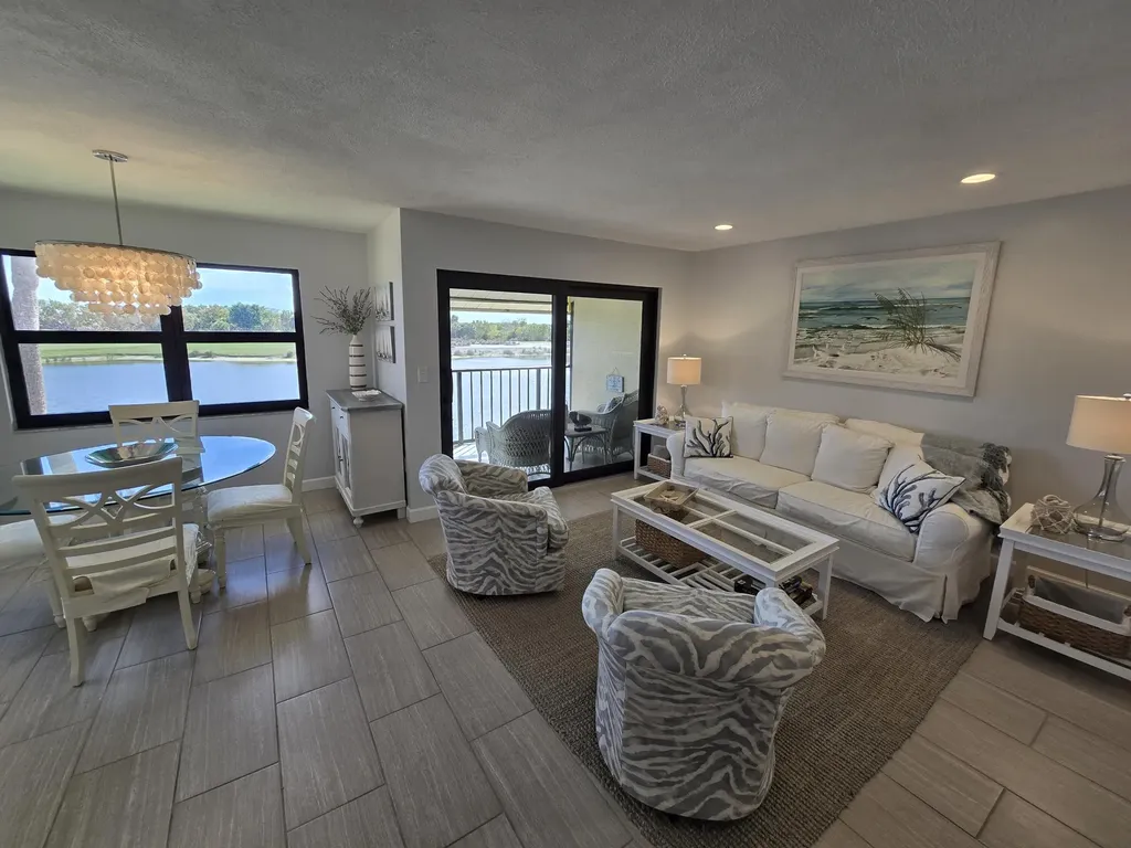 1532 Mainsail Naples FL 34114