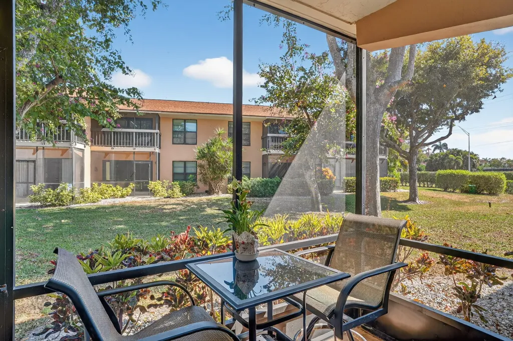 35 Greenbrier Marco Island FL 34145