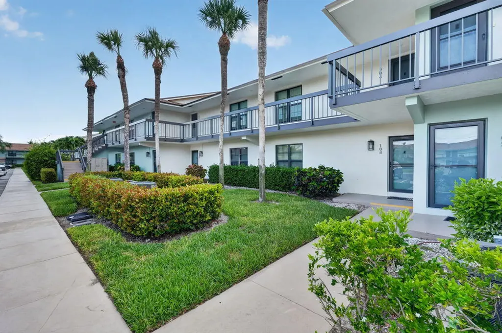 35 Greenbrier Marco Island FL 34145