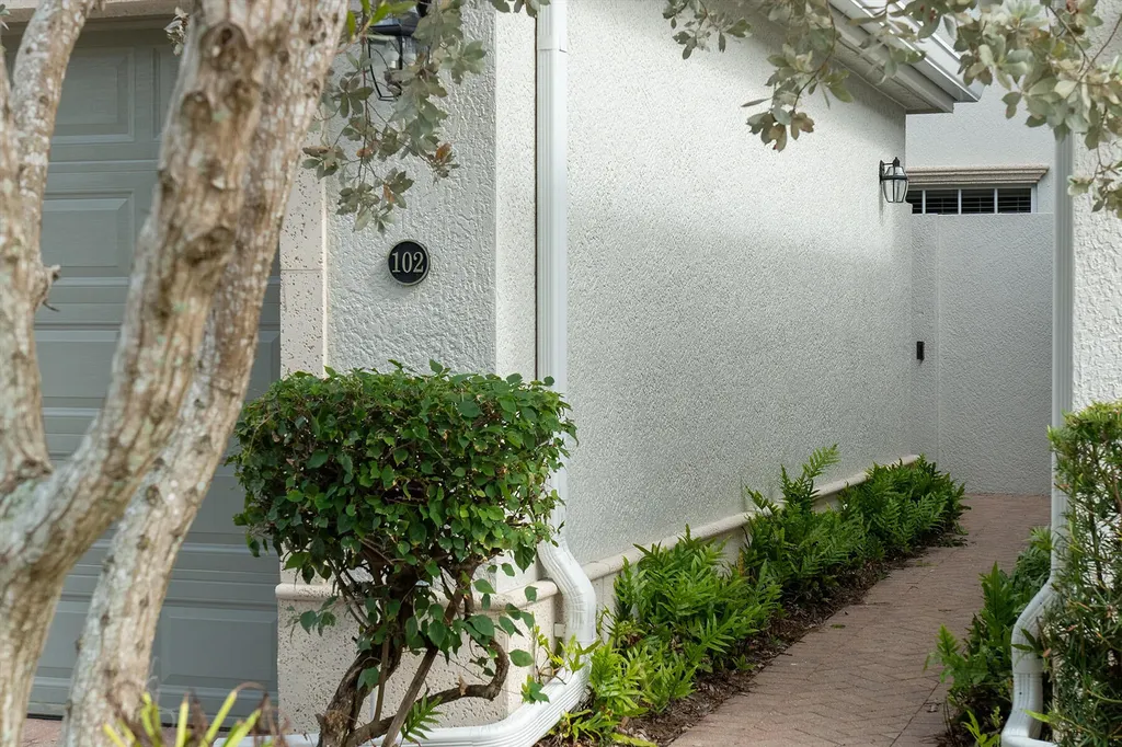 9243 Tesoro Lane Naples FL 34114