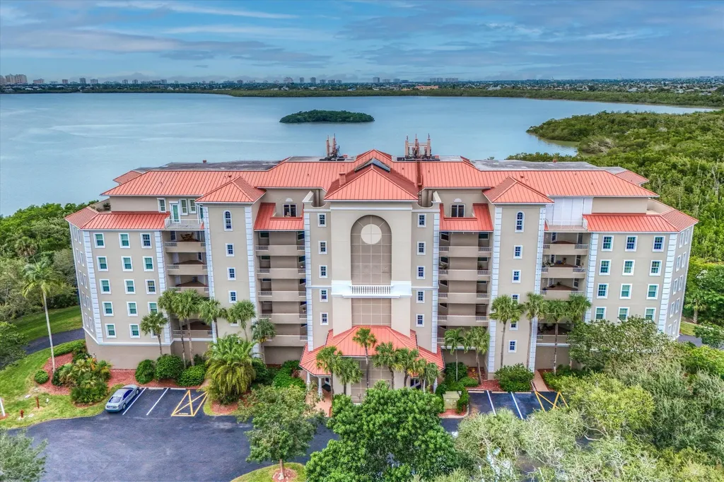 133 Vintage Bay Marco Island FL 34145