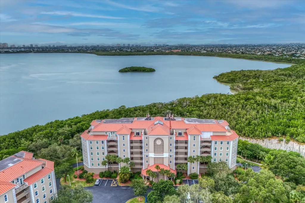 133 Vintage Bay Marco Island FL 34145