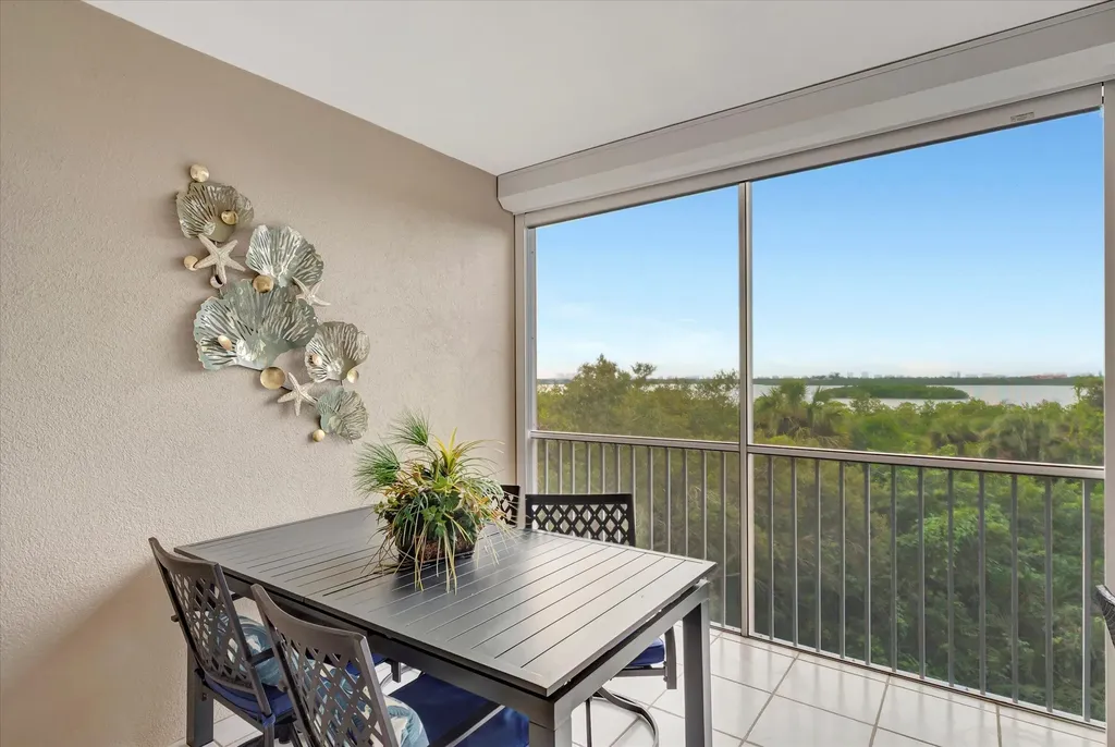 133 Vintage Bay Marco Island FL 34145