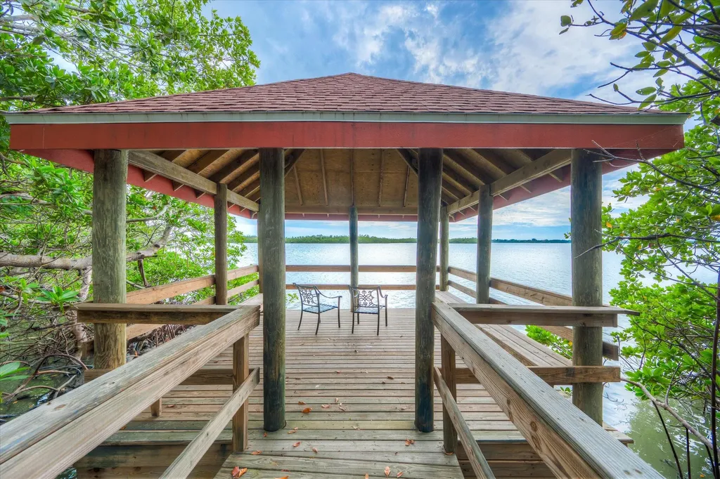 133 Vintage Bay Marco Island FL 34145