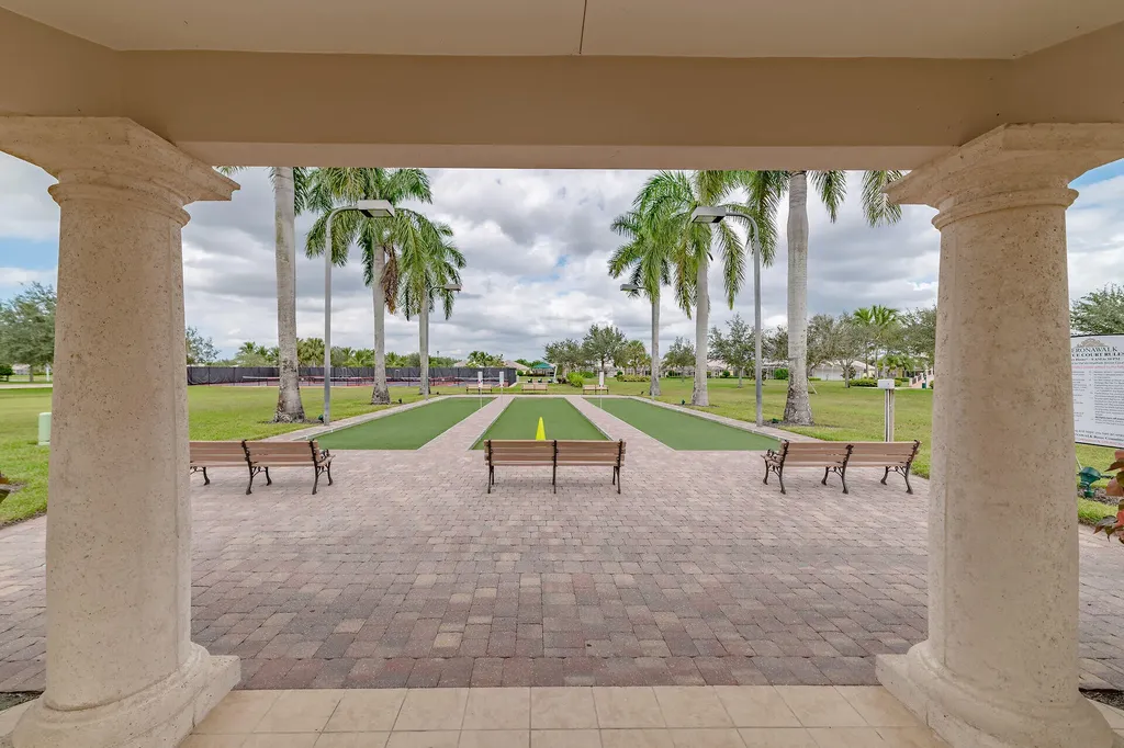 8044 Josefa Way Naples FL 34114