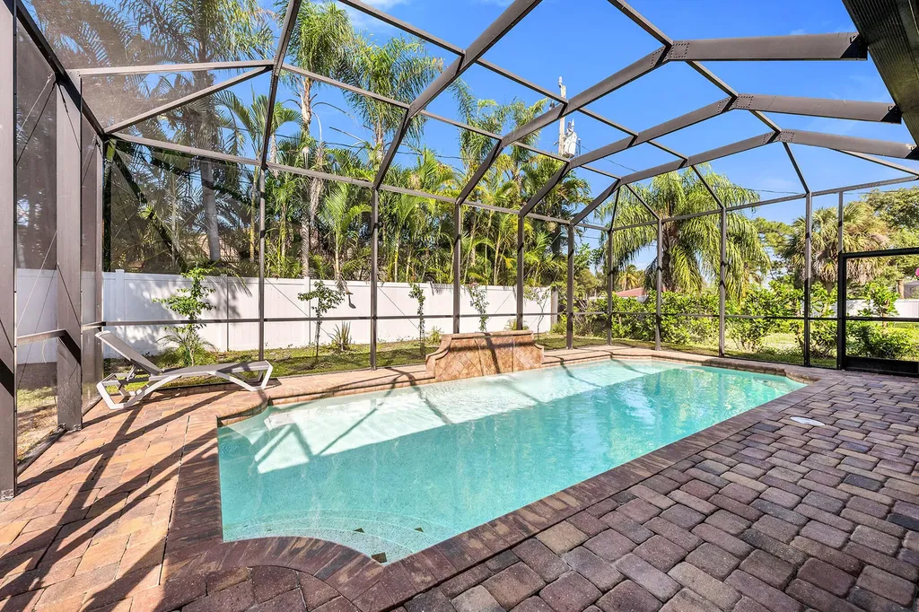 833 109th Avenue N Naples FL 34108