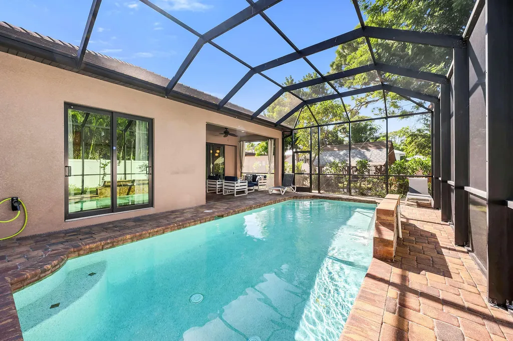 833 109th Avenue N Naples FL 34108