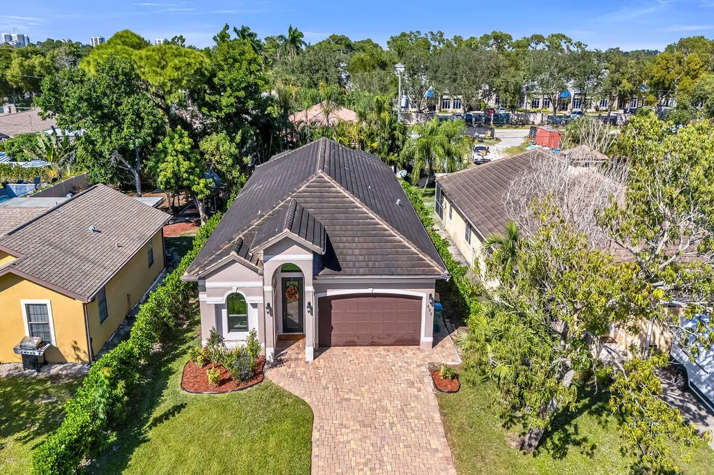 833 109th Avenue N Naples FL 34108