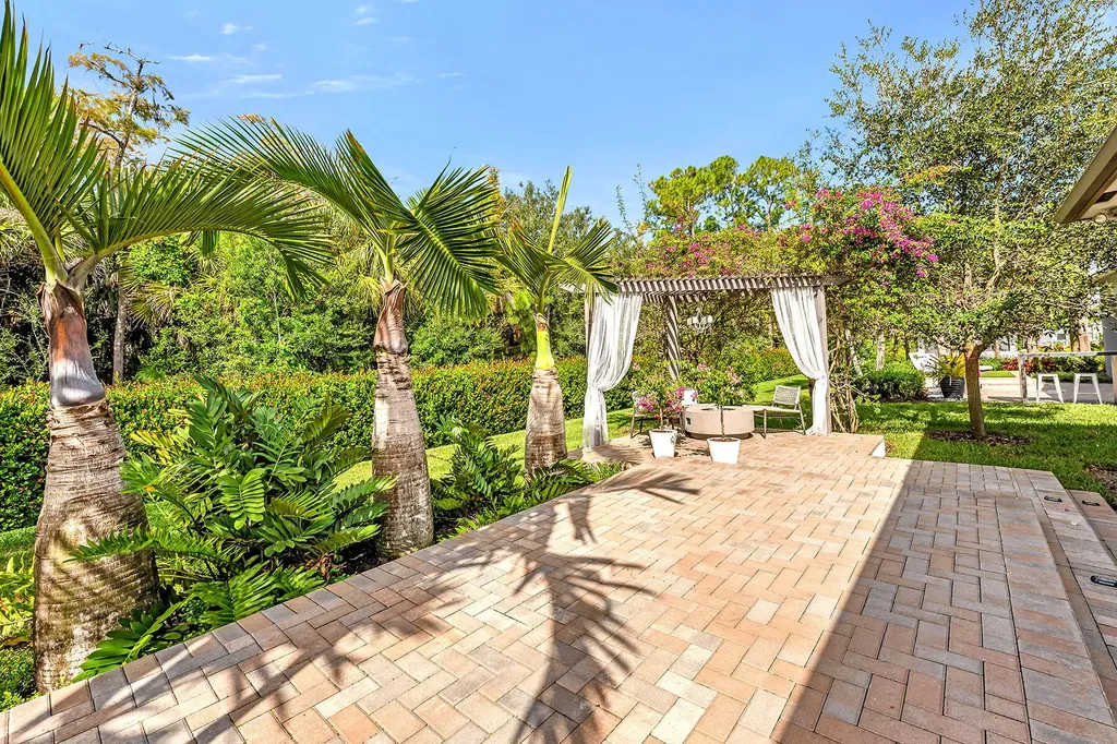 11241 Daphne Court Naples FL 34120