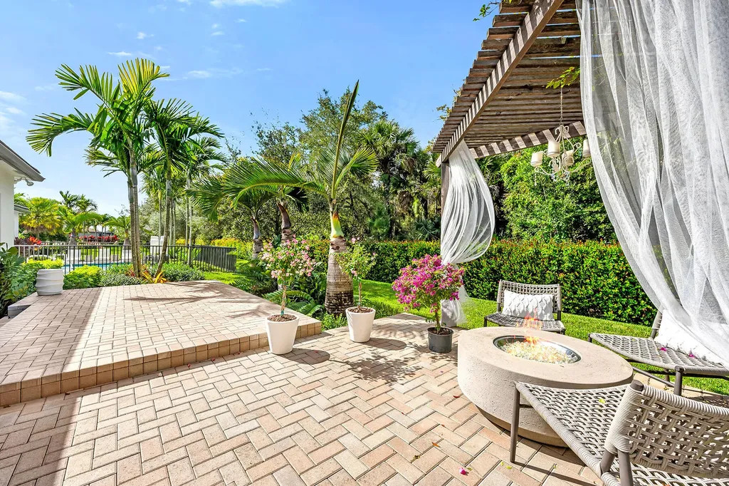 11241 Daphne Court Naples FL 34120