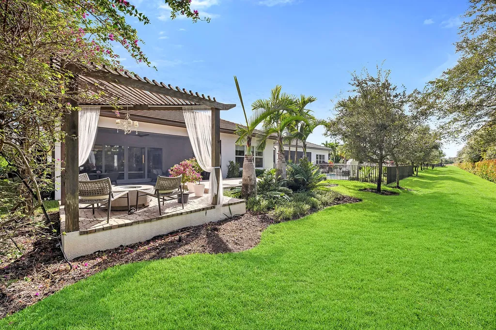 11241 Daphne Court Naples FL 34120