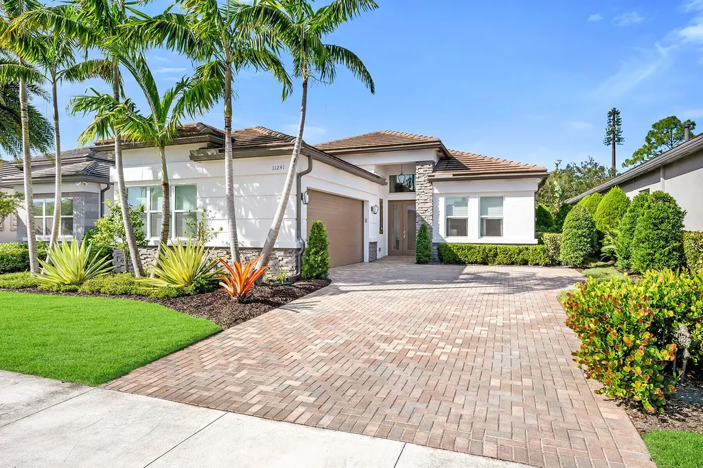 11241 Daphne Court Naples FL 34120