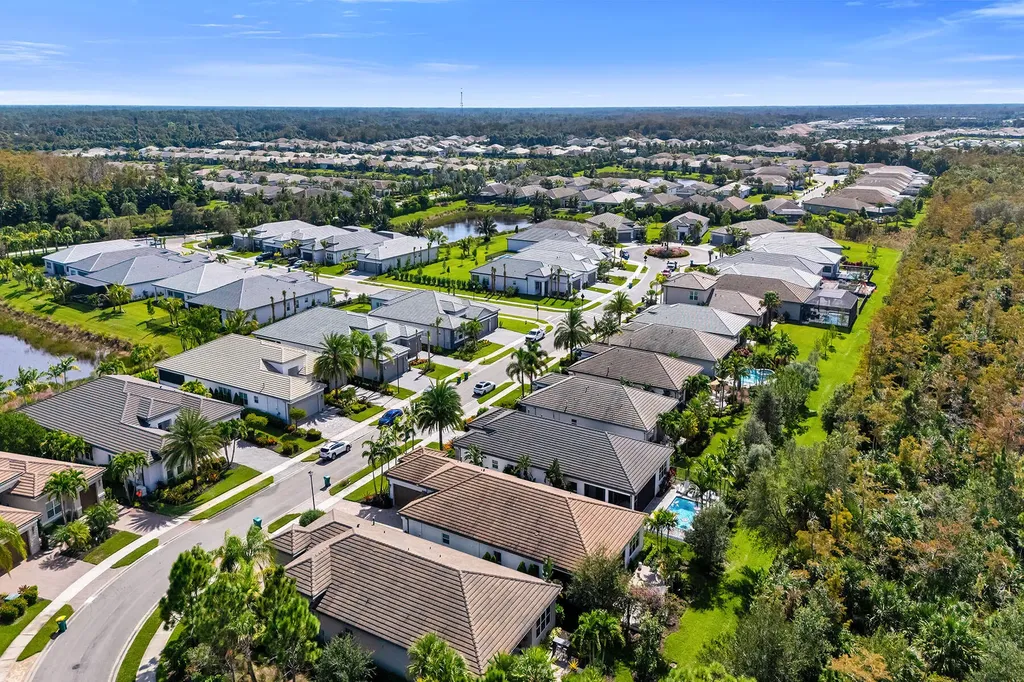 11241 Daphne Court Naples FL 34120