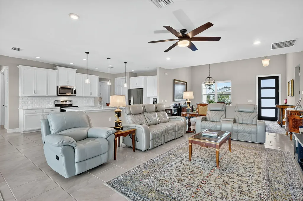 18725 Lake Hammock Drive Naples FL 34114