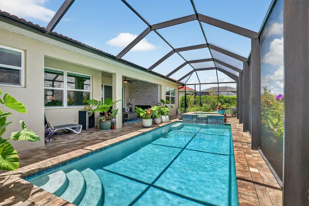 18725 Lake Hammock Drive Naples FL 34114