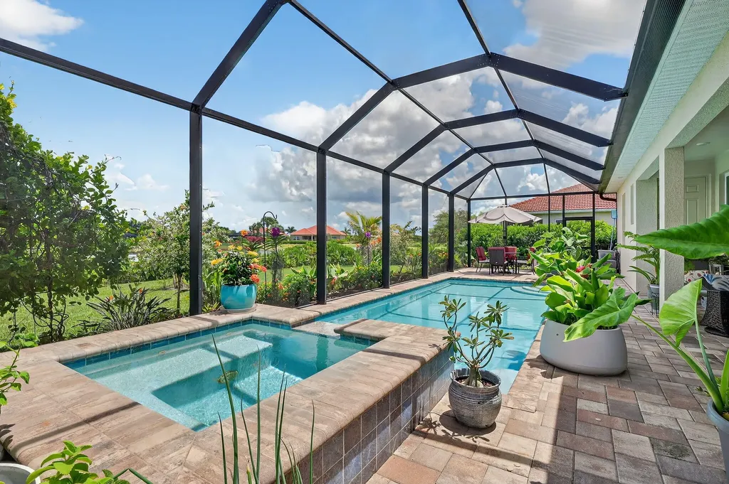 18725 Lake Hammock Drive Naples FL 34114