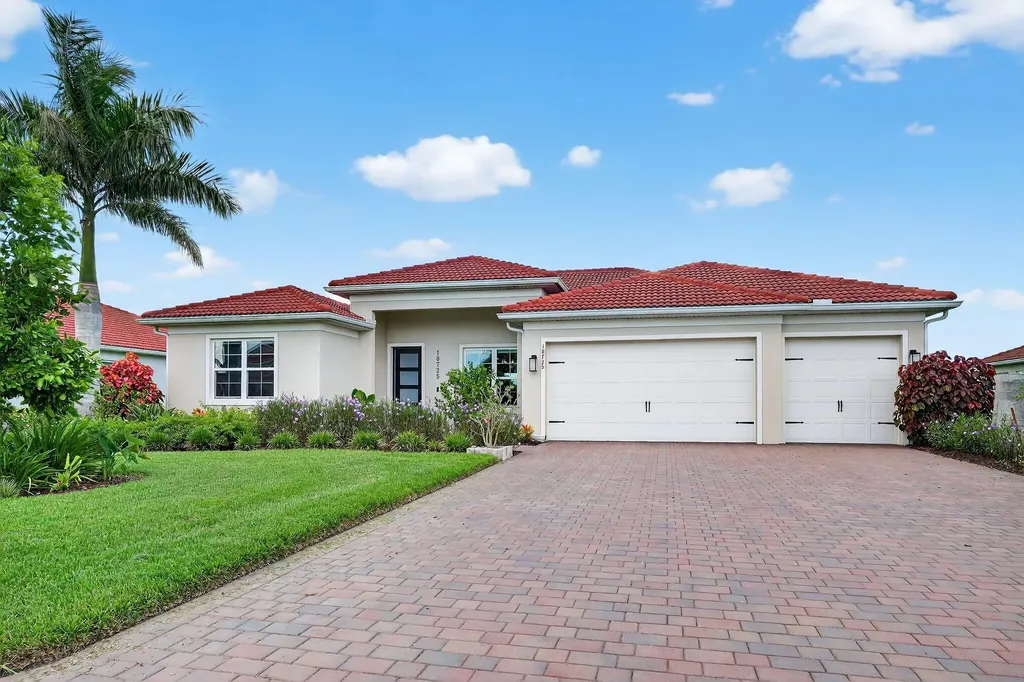 18725 Lake Hammock Drive Naples FL 34114
